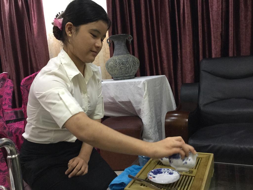 Yangon Good Time Hotel ภายนอก รูปภาพ