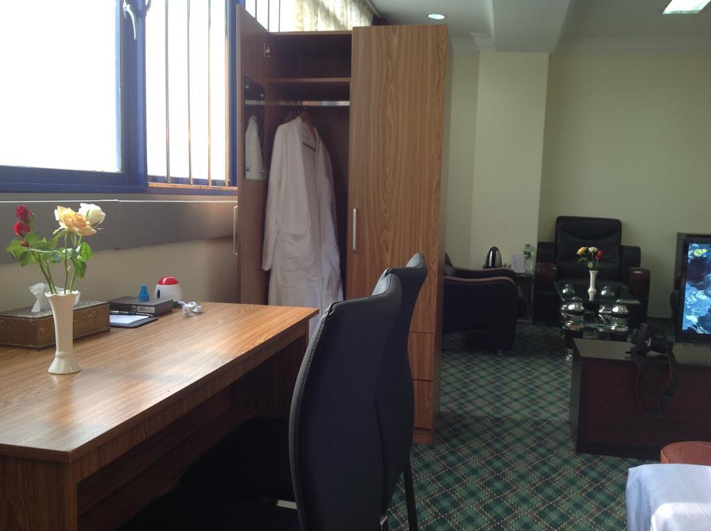 Yangon Good Time Hotel ภายนอก รูปภาพ
