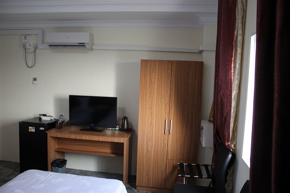 Yangon Good Time Hotel ภายนอก รูปภาพ